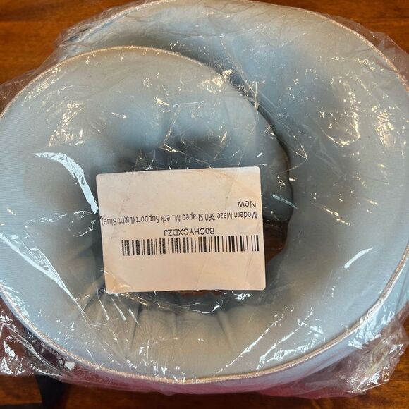 Modern Maze 360 Shaped Memory Foam  Pillow with all Around Blue - Picture 7 of 9